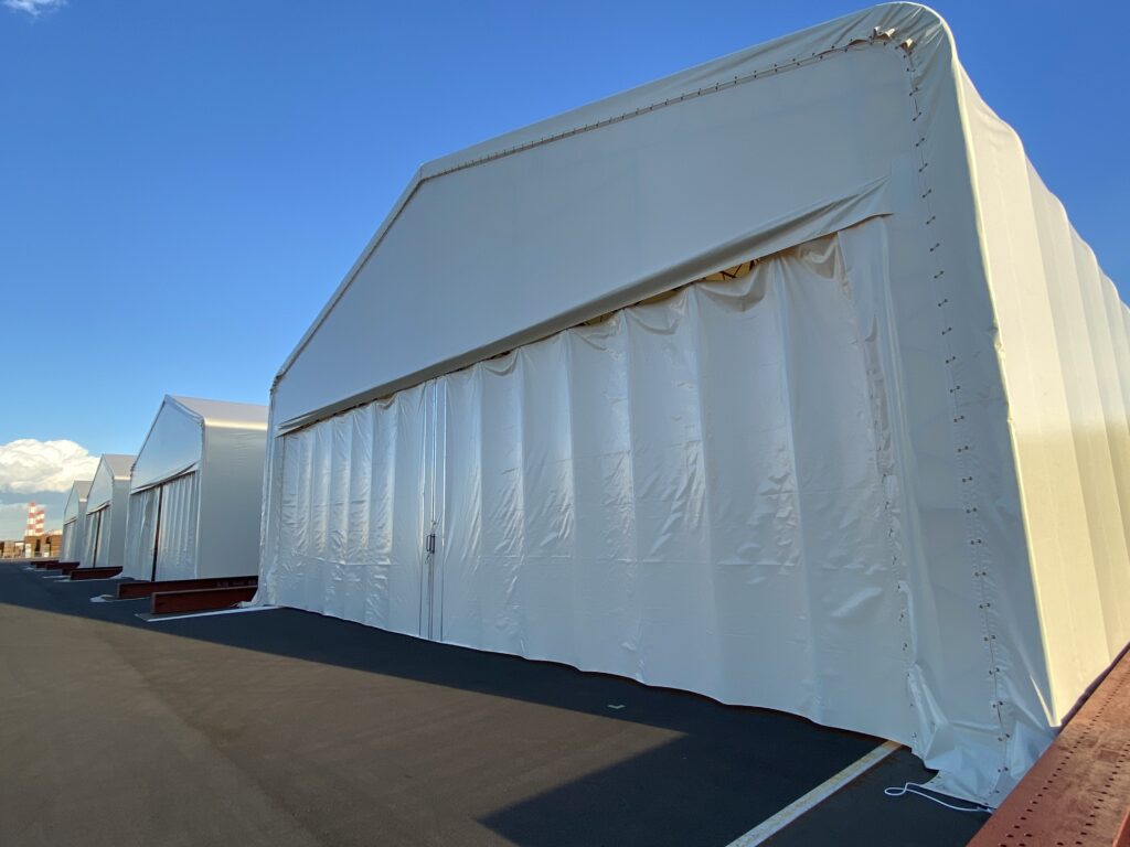 茨城県 特大サイズのテント倉庫に山留材も設置!レンタルシートハウスを建築しました!